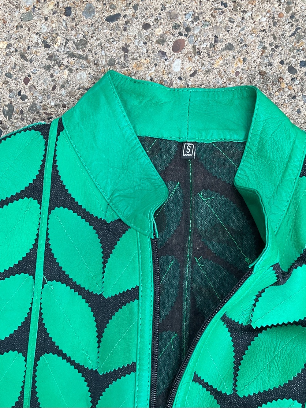 Green Leaf Pattern Zip Jacket Size Small - Picture 2 of 5